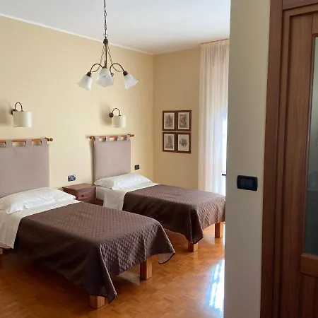 La Via Del Sole לינה וארוחת בוקר 3*